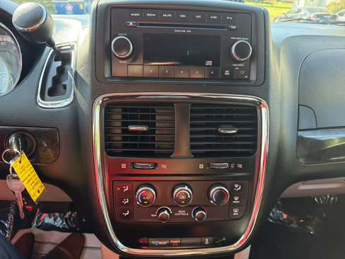 Used 2013 Dodge Grand Caravan SE image 23