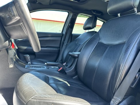 Used 2011 Chrysler 200 Limited image 23