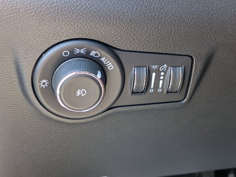 Used 2023 Jeep Compass Limited image 16