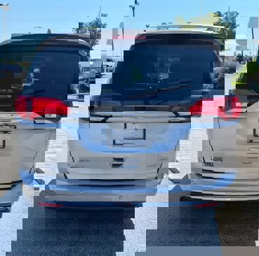 Certified 2019 Chrysler Pacifica Limited image 7