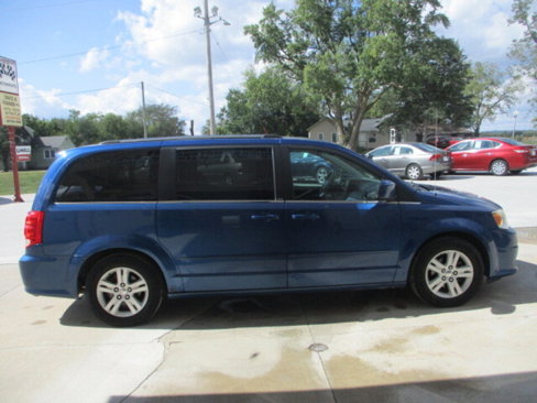 Used 2011 Dodge Grand Caravan Crew w/ Entertainment Group 1 image 2