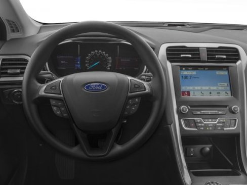 Used 2017 Ford Fusion SE w/ Equipment Group 202A image 7