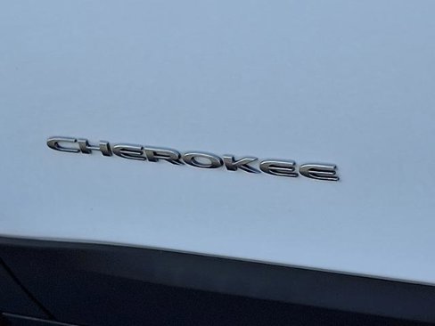 Used 2019 Jeep Cherokee Latitude w/ Popular Appearance Group image 29