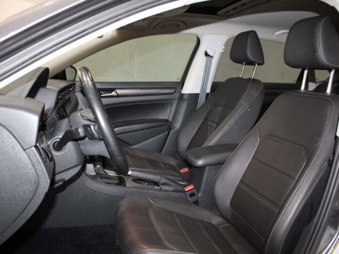 Used 2020 Volkswagen Passat 2.0T R-Line image 11