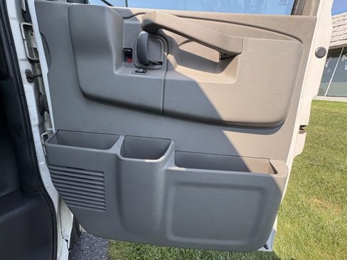 Used 2016 GMC Savana 3500 image 22