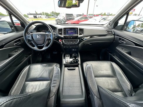 Used 2017 Honda Pilot Touring image 2