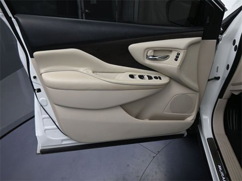 Used 2019 Nissan Murano Platinum w/ Cargo Package image 17
