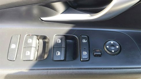 Used 2021 Hyundai Elantra SE image 16