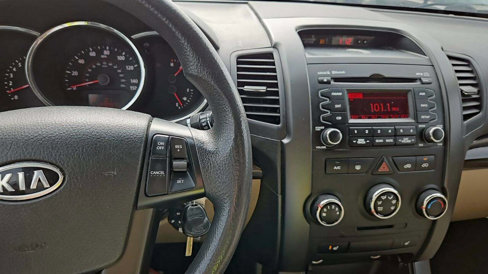 Used 2011 Kia Sorento LX w/ Convenience Pkg image 14