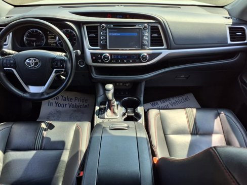 Used 2019 Toyota Highlander SE image 10