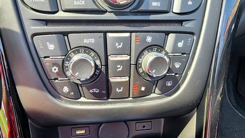 Used 2018 Buick Cascada Premium image 17