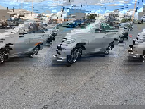 Used 2016 Toyota Camry SE image 10