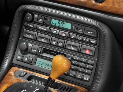 Used 2001 Jaguar XK8 Convertible image 39