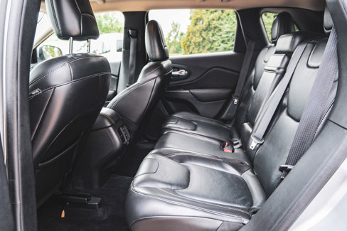 Used 2016 Jeep Cherokee Limited image 14