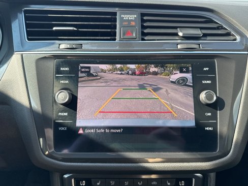 Used 2020 Volkswagen Tiguan SE w/ Panoramic Sunroof Package image 33