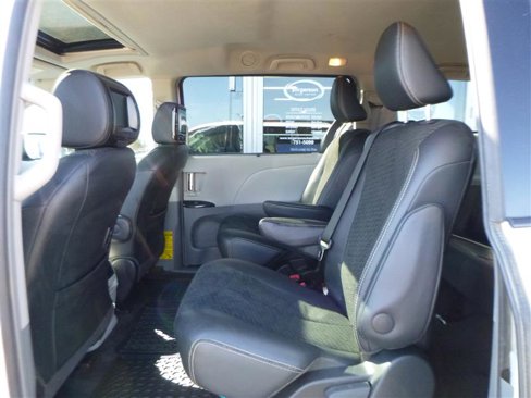 Used 2012 Toyota Sienna SE image 6