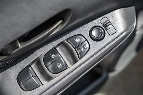 Used 2020 Nissan Kicks S image 35
