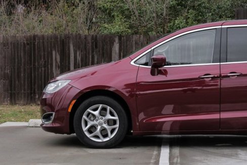 Used 2018 Chrysler Pacifica Touring Plus w/ Tire & Wheel Group image 16