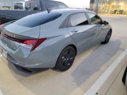 Used 2021 Hyundai Elantra SEL image 3
