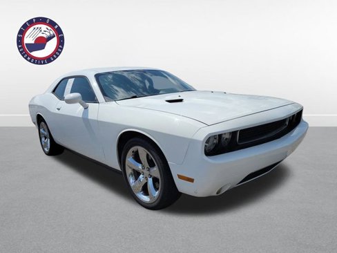 Used 2014 Dodge Challenger R/T image 16
