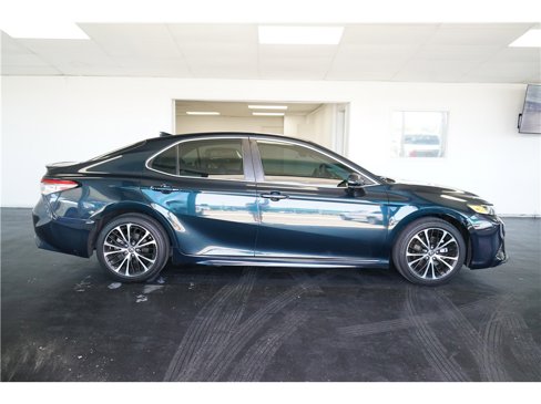 Used 2019 Toyota Camry SE w/ Carpet Mat Package image 8