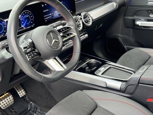 Used 2024 Mercedes-Benz EQB 300 4MATIC image 34