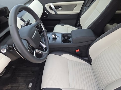 Certified 2025 Land Rover Discovery Sport Dynamic SE image 13