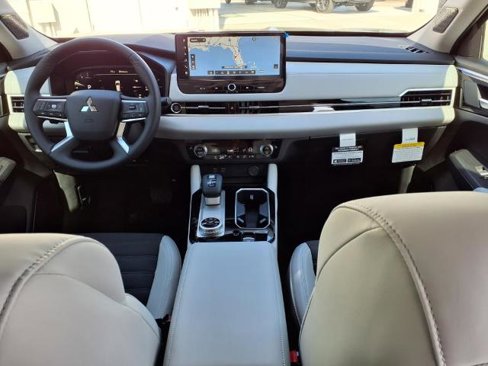New 2025 Mitsubishi Outlander SE image 11