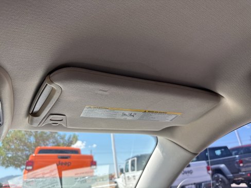 Used 2015 Chrysler 300 Limited image 37