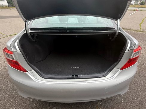 Used 2012 Toyota Camry L image 13
