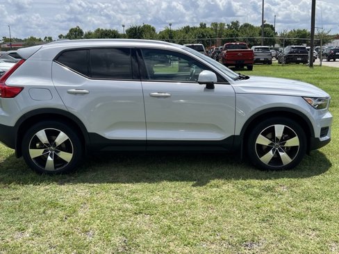 Used 2020 Volvo XC40 T5 Momentum w/ Protection Package Premier image 2