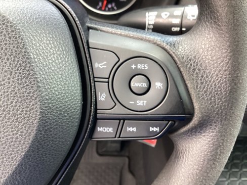 Used 2020 Toyota RAV4 LE image 21