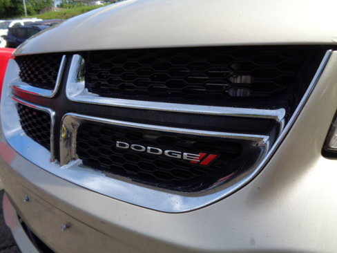 Used 2013 Dodge Grand Caravan SXT image 9