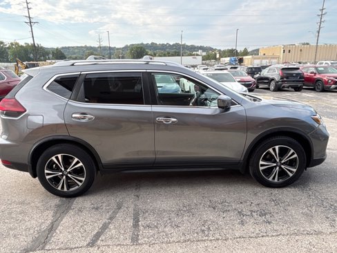 Used 2020 Nissan Rogue SV w/ Premium Package image 7