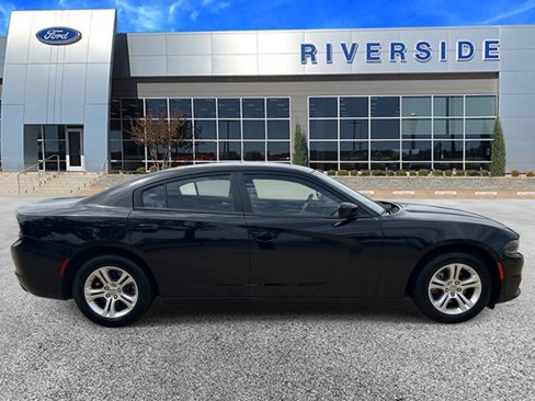 Used 2022 Dodge Charger SXT w/ Leather Interior Group image 3