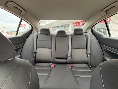 Used 2024 Nissan Altima 2.5 SV image 11