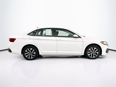 Used 2024 Volkswagen Jetta S image 10