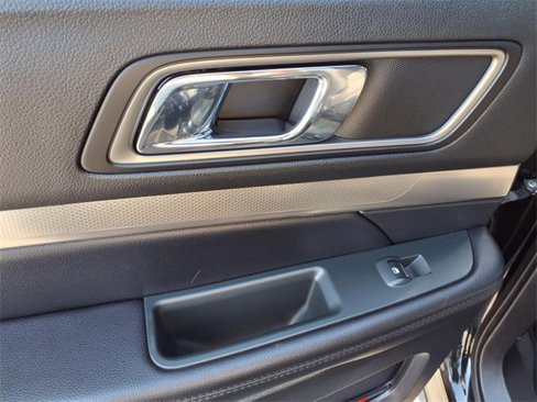 Used 2018 Ford Explorer XLT w/ Equipment Group 201A image 23