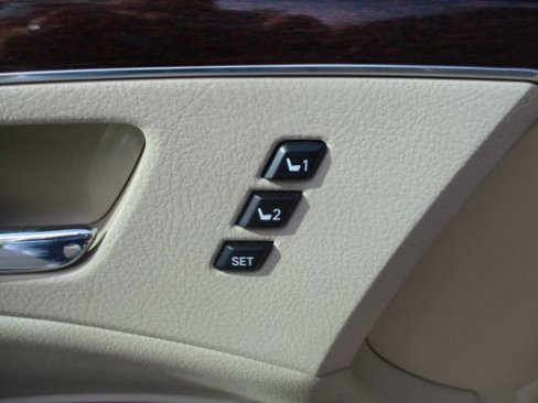 Used 2009 Toyota Avalon XLS image 16