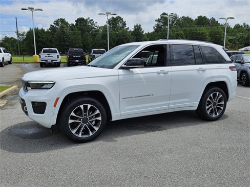 Used 2023 Jeep Grand Cherokee Overland image 3