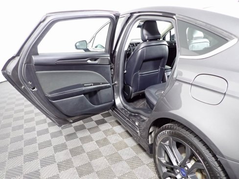 Used 2018 Ford Fusion SE w/ Equipment Group 601A image 32
