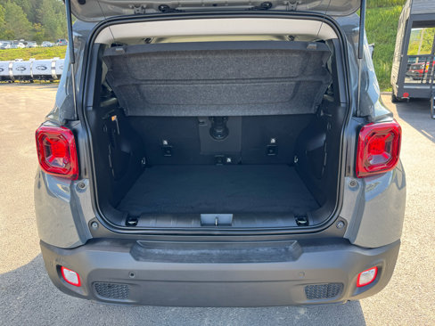 Used 2021 Jeep Renegade Latitude w/ Luxury Group I image 22