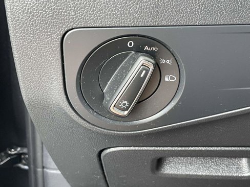 Used 2022 Volkswagen Tiguan SE image 17