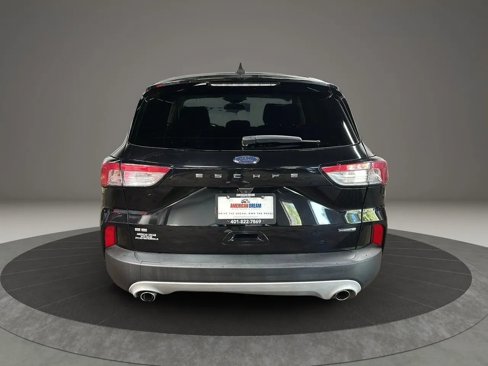 Used 2021 Ford Escape SE w/ Cold Weather Package image 4