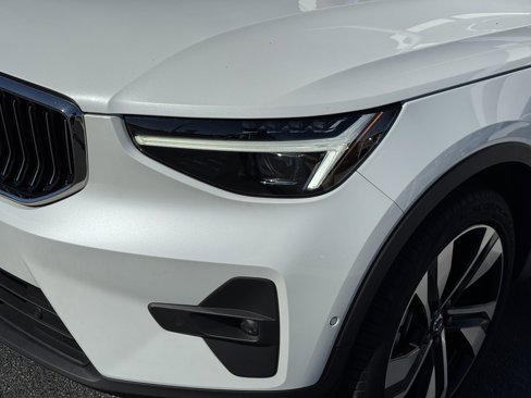 Certified 2024 Volvo XC40 B5 Plus image 8