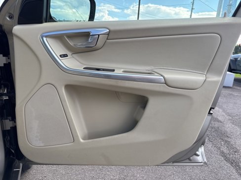 Used 2015 Volvo XC60 T6 w/ Protection Package image 23
