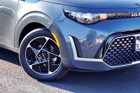 Used 2023 Kia Soul EX image 3