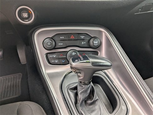 Used 2019 Dodge Challenger SXT image 17
