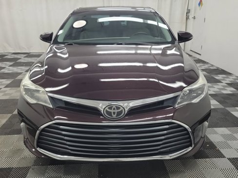 Used 2018 Toyota Avalon XLE image 2