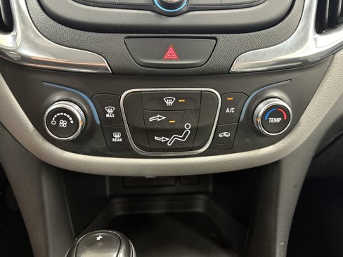 Used 2020 Chevrolet Equinox LS image 16